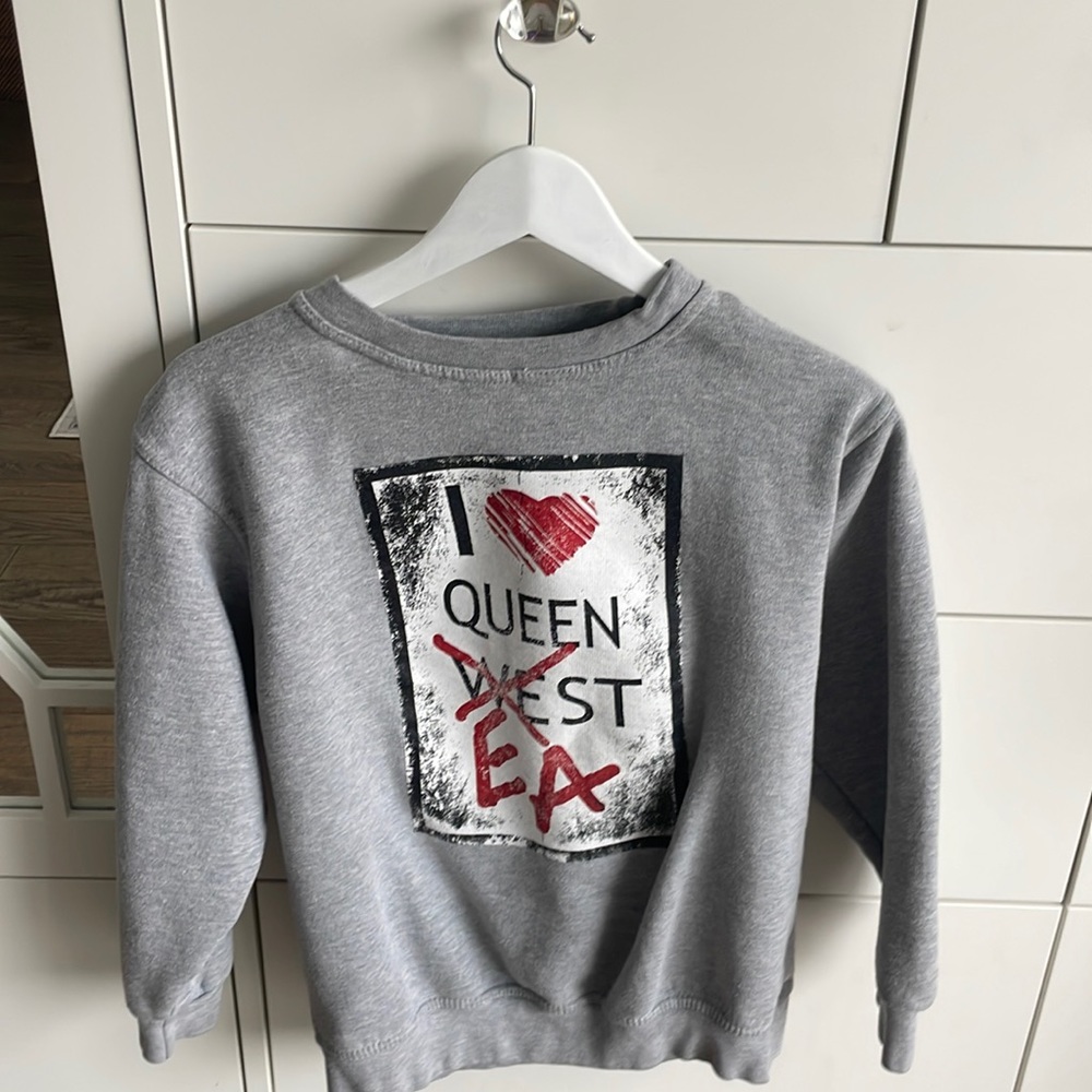I <3 queen east sweater from funk d